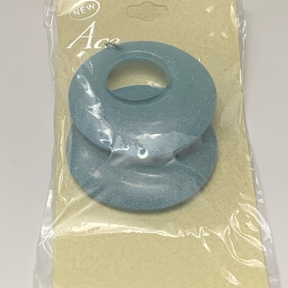 Earring - Picture 2 of 5